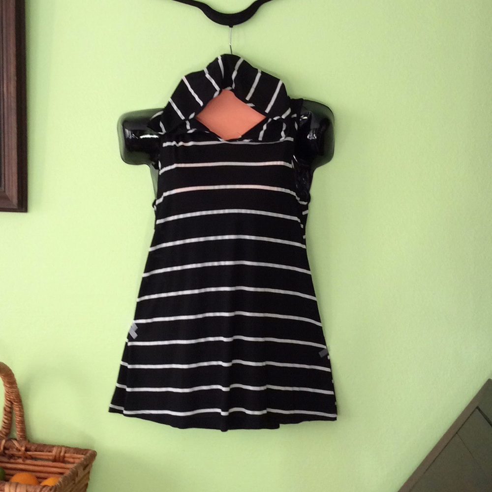NWOT Hooded Sleeveless Tunic Black White Stripes